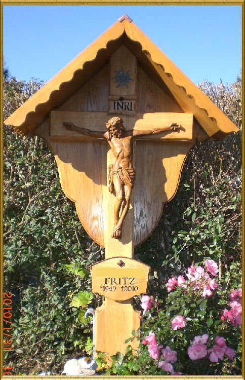 Grave cross made of oak with a Baroque Jesus body